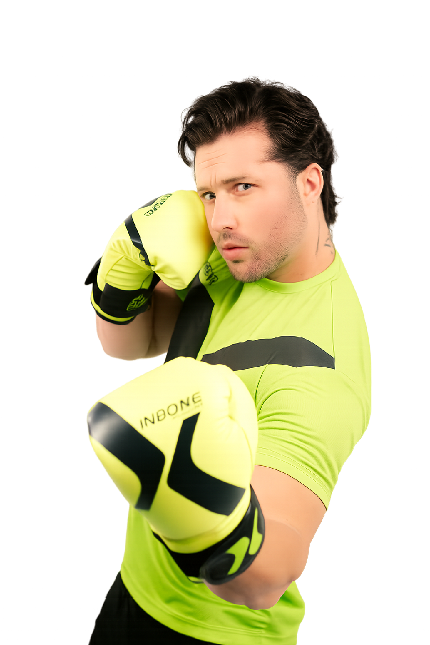 Hombre practicando Fitboxing